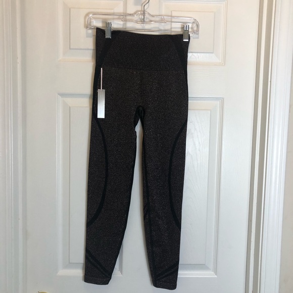 Victoria’s Secret Black and Gold Metallic Leggings. Size Small. NWT - Picture 1 of 6